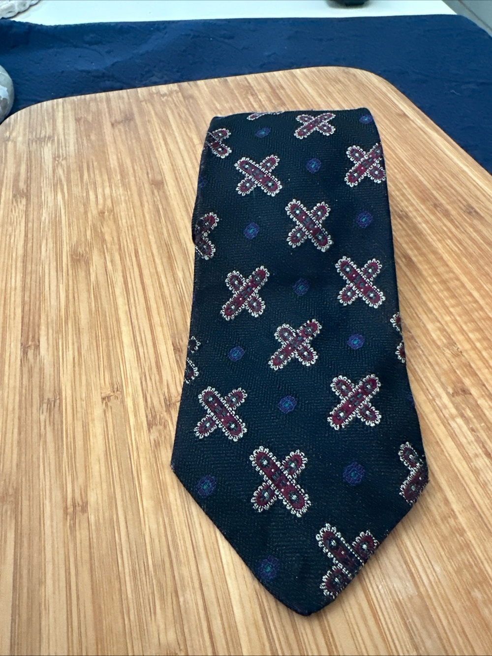Vintage XII Nordstrom Men’s Tie 100% Silk Hand Sewn Navy Burgundy Geometric